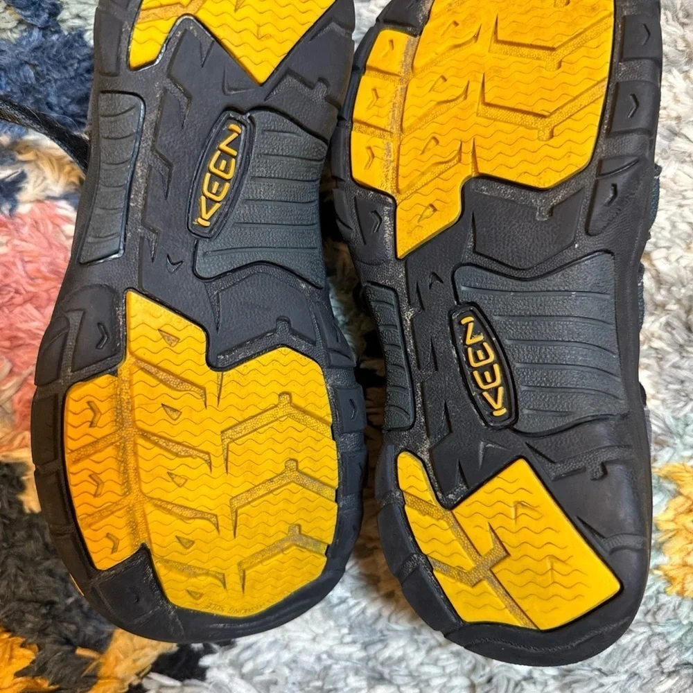 Keen “Big Kids” Closed Toe‎ Navy Blue Sandals